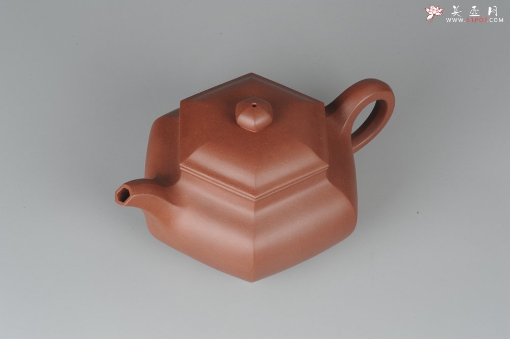 紫砂壶图片：气势磅礴 线面挺括平正 全手工六方仿古壶 - 宜兴紫砂壶网