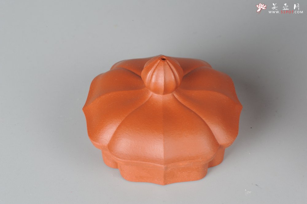 紫砂壶图片：优质小红泥莲花僧帽 线条干净利落 - 宜兴紫砂壶网