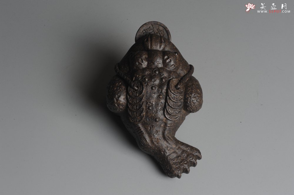 紫砂壶图片：美宠双节特惠 肌理丰富 古铜泥小金蟾茶宠 口吐金钱 招财宝 - 宜兴紫砂壶网