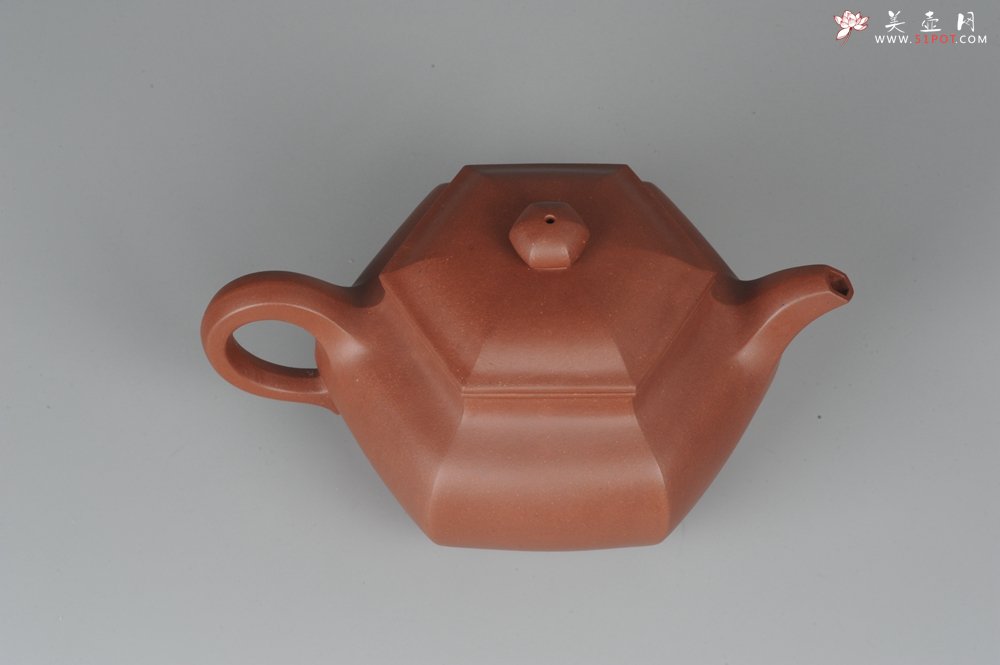 紫砂壶图片：气势磅礴 线面挺括平正 全手工六方仿古壶 - 宜兴紫砂壶网