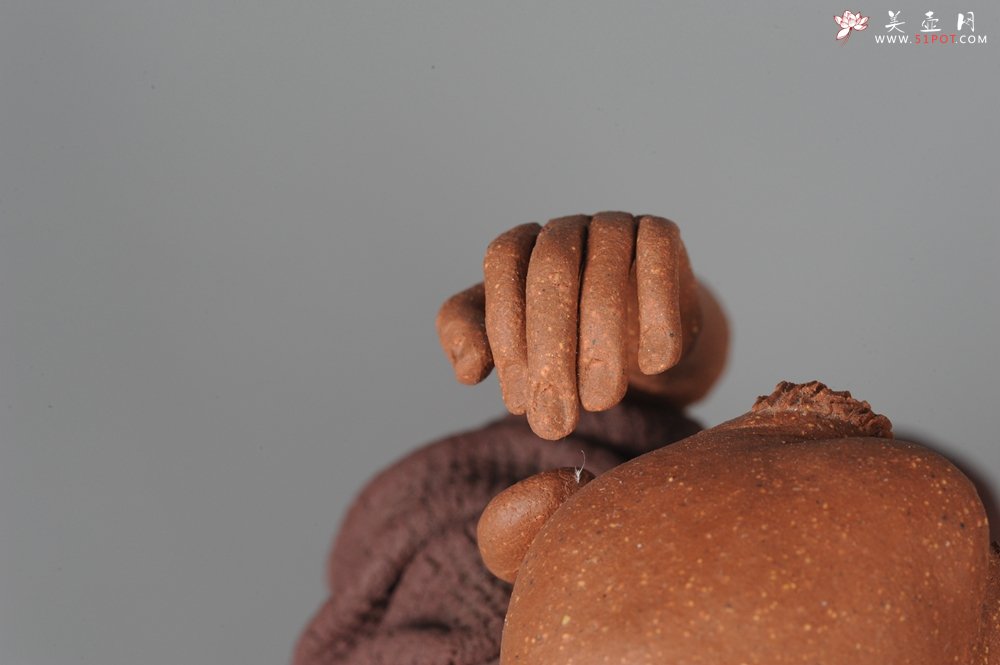 紫砂壶图片：年底特惠 不可多得的用心之作 写意全手工修耳罗汉 精品雕塑 - 宜兴紫砂壶网