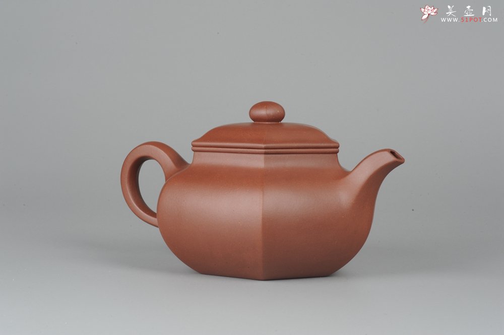 紫砂壶图片：气势磅礴 线面挺括平正 全手工六方仿古壶 - 宜兴紫砂壶网