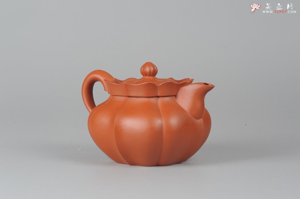 紫砂壶图片：优质小红泥莲花僧帽 线条干净利落 - 宜兴紫砂壶网