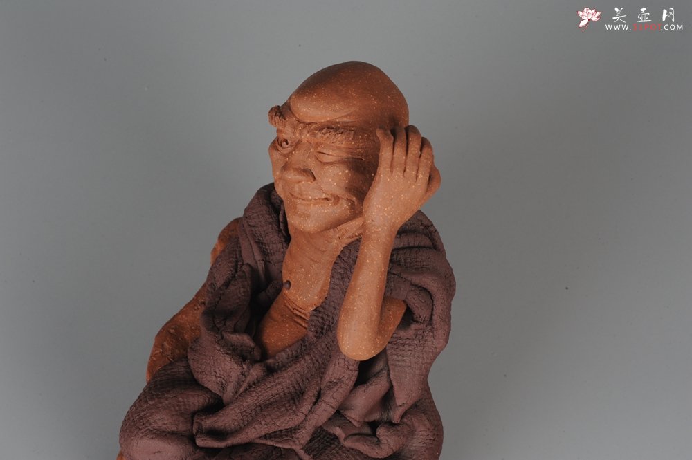 紫砂壶图片：年底特惠 不可多得的用心之作 写意全手工修耳罗汉 精品雕塑 - 宜兴紫砂壶网