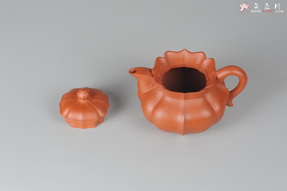 紫砂壶图片：优质小红泥莲花僧帽 线条干净利落 - 宜兴紫砂壶网
