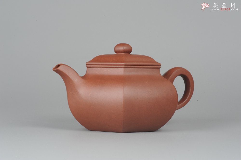 紫砂壶图片：气势磅礴 线面挺括平正 全手工六方仿古壶 - 宜兴紫砂壶网