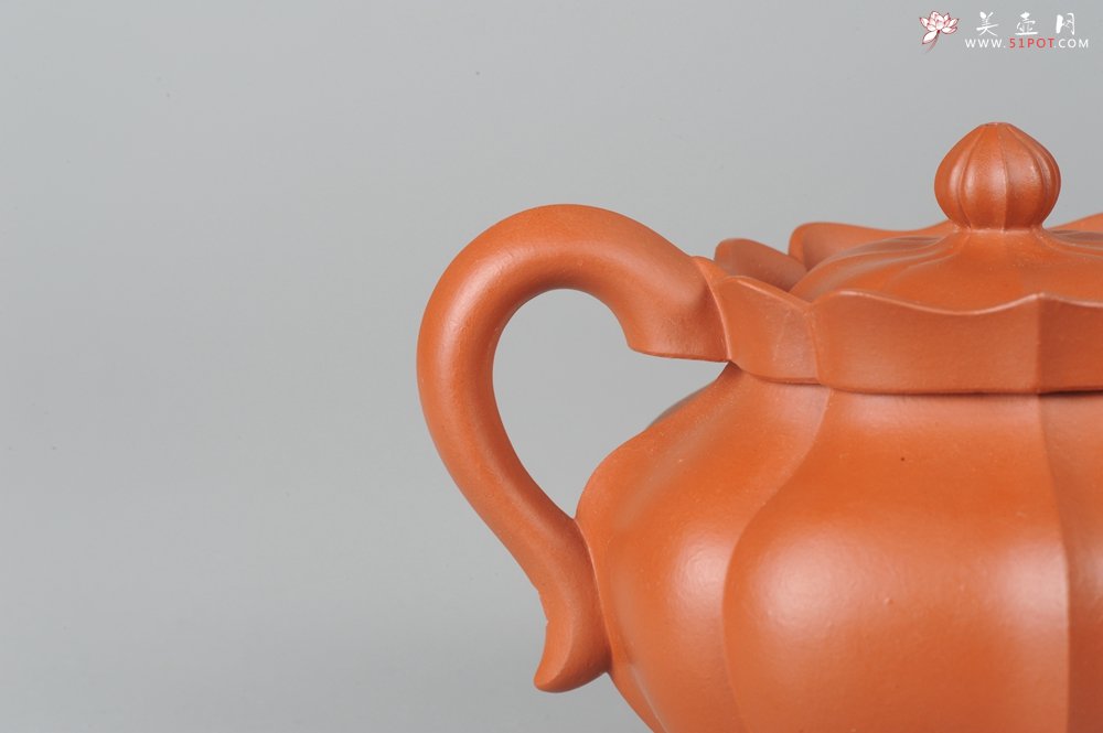 紫砂壶图片：优质小红泥莲花僧帽 线条干净利落 - 宜兴紫砂壶网