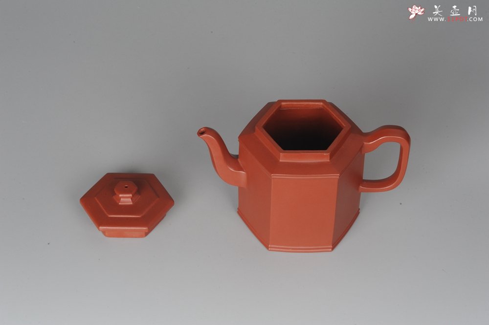 紫砂壶图片：端庄秀雅 大红袍朱泥全手工双线六方宫灯  - 宜兴紫砂壶网