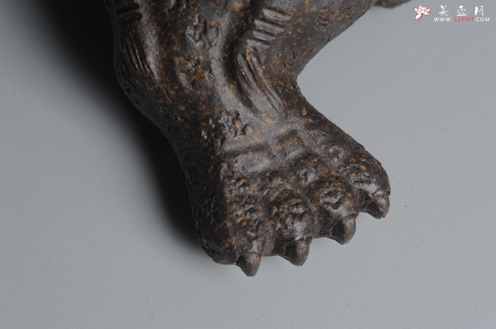 紫砂壶图片：美宠双节特惠 肌理丰富 古铜泥小金蟾茶宠 口吐金钱 招财宝 - 宜兴紫砂壶网