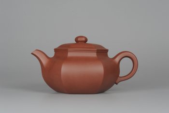 紫砂壶图片：气势磅礴 线面挺括平正 全手工六方仿古壶 - 宜兴紫砂壶网