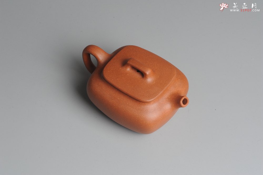 紫砂壶图片：美壶回馈 特惠小四方 一捺底 非常油润的降坡泥 - 宜兴紫砂壶网