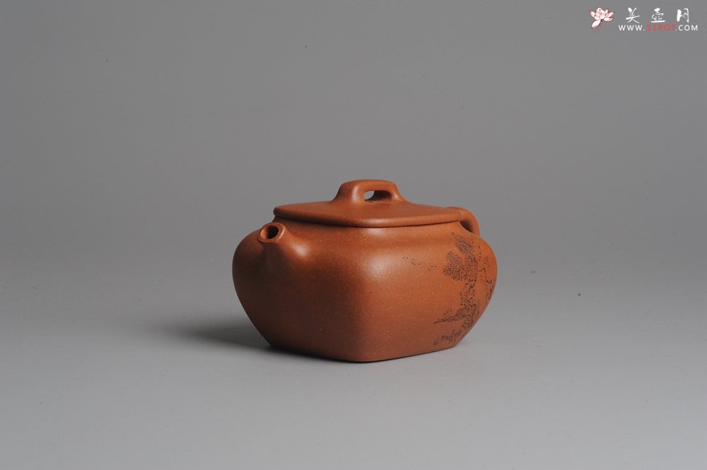 紫砂壶图片：美壶回馈 特惠小四方 一捺底 装饰文气 油润的降坡泥 - 宜兴紫砂壶网