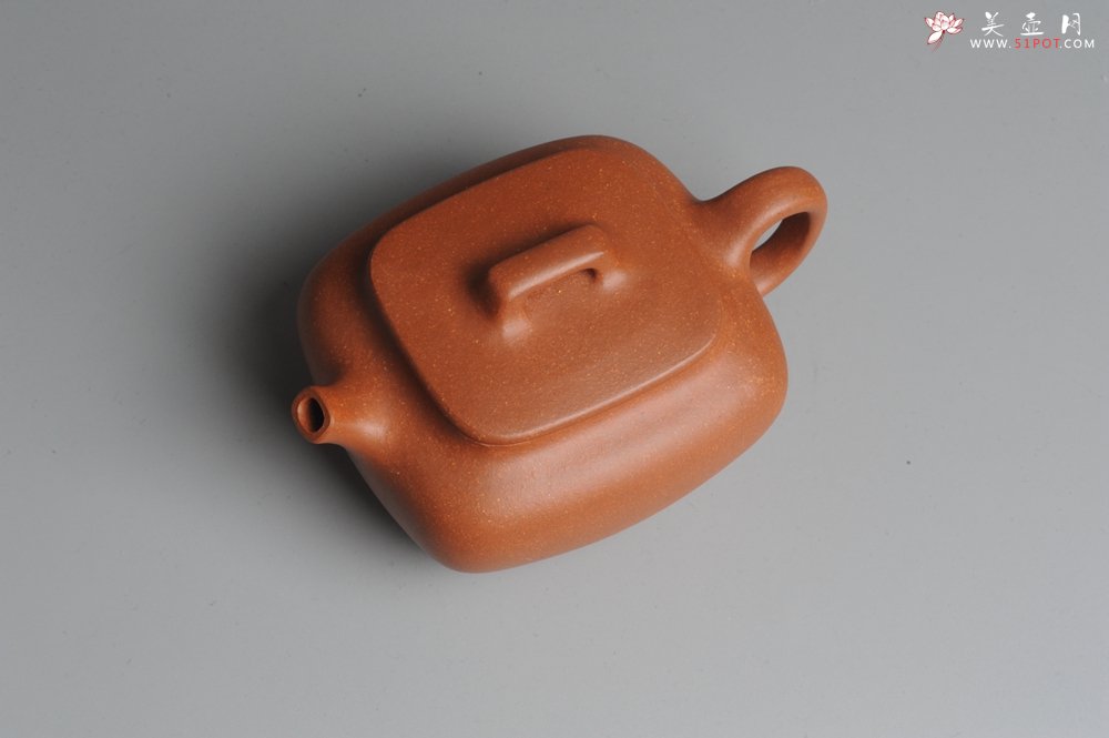 紫砂壶图片：美壶回馈 特惠小四方 一捺底 非常油润的降坡泥 - 宜兴紫砂壶网