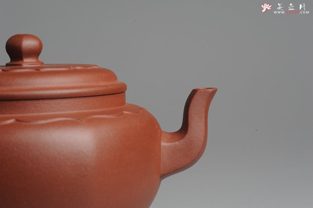 紫砂壶图片：美壶特惠 大气混方菱花 做工精湛 - 宜兴紫砂壶网