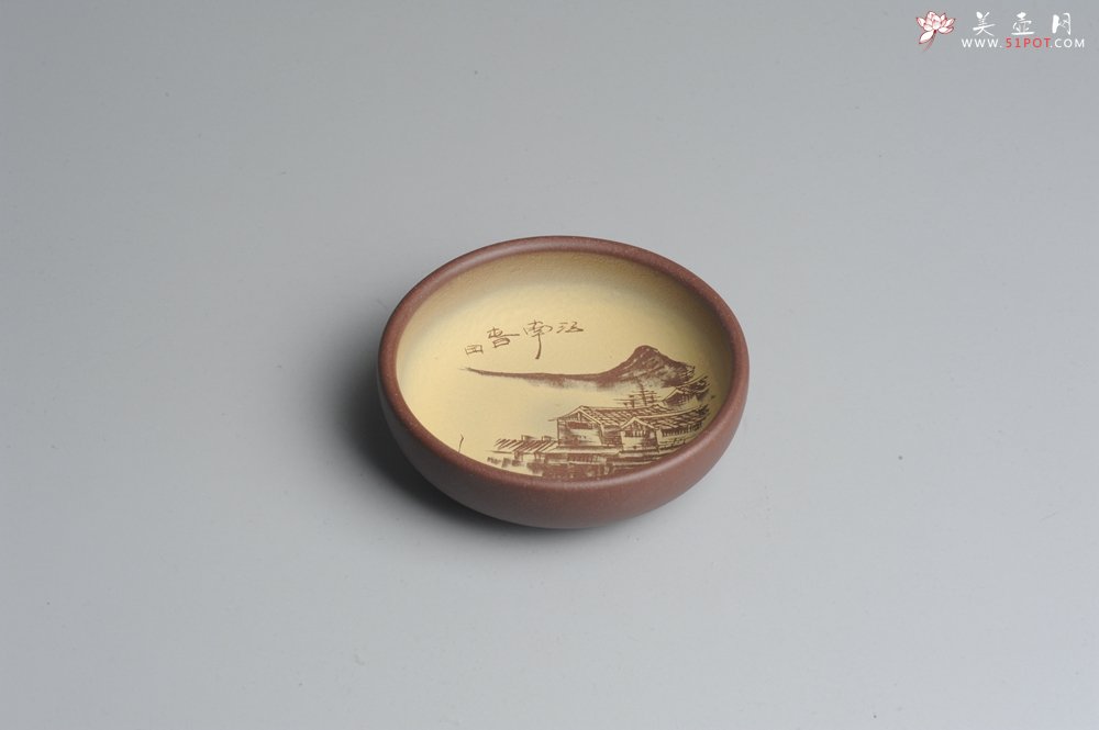 紫砂壶图片：美杯特惠 精品山水杯 醉江南 紫泥粉段泥 各不同^_^好玩 直径8.7cm - 宜兴紫砂壶网