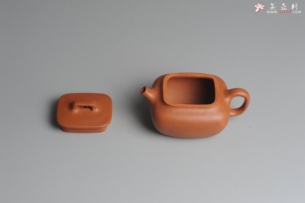 紫砂壶图片：美壶回馈 特惠小四方 一捺底 非常油润的降坡泥 - 宜兴紫砂壶网