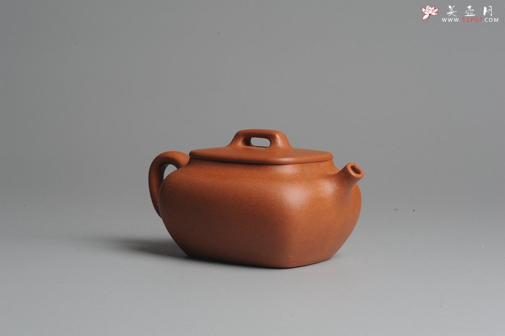 紫砂壶图片：美壶回馈 特惠小四方 一捺底 非常油润的降坡泥 - 宜兴紫砂壶网