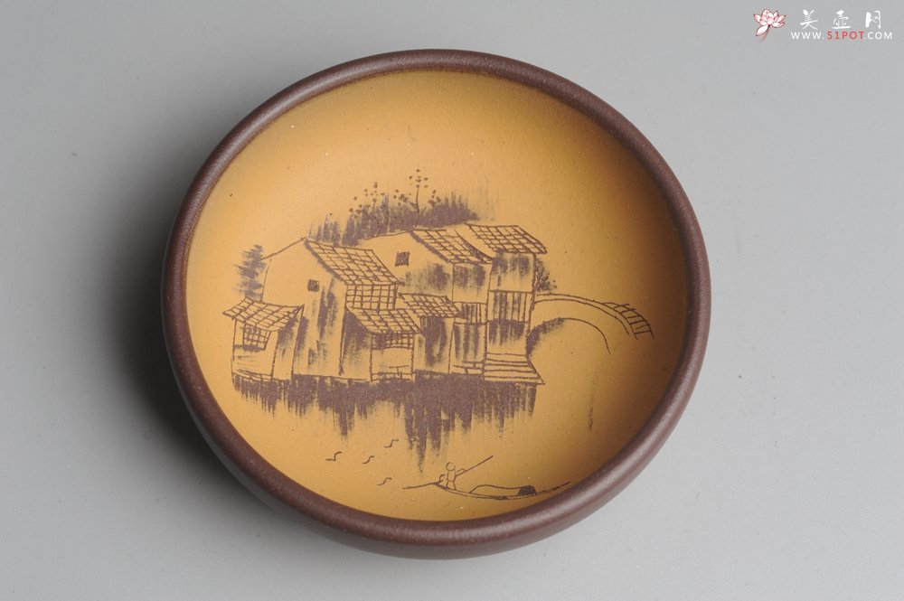 紫砂壶图片：美杯特惠 精品山水杯款式二 紫泥粉段泥 各不同^_^好玩 直径8.7cm - 宜兴紫砂壶网