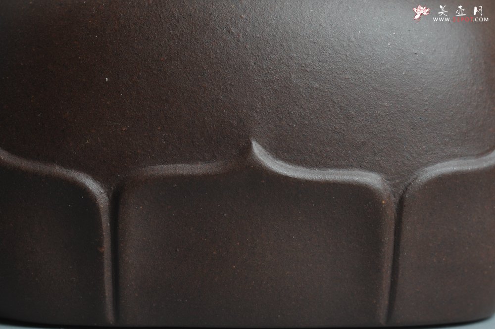 紫砂壶图片：美壶特惠 老紫泥莲灯壶 - 宜兴紫砂壶网