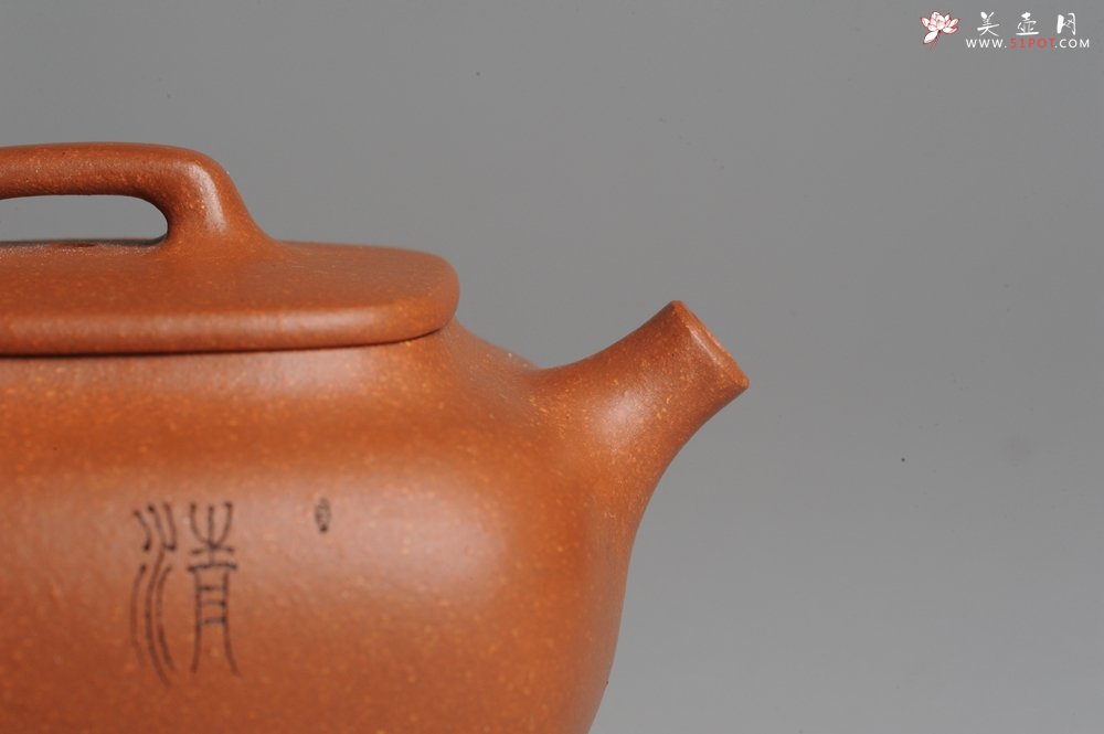 紫砂壶图片：美壶回馈 特惠小四方 一捺底 装饰文气 油润的降坡泥 - 宜兴紫砂壶网