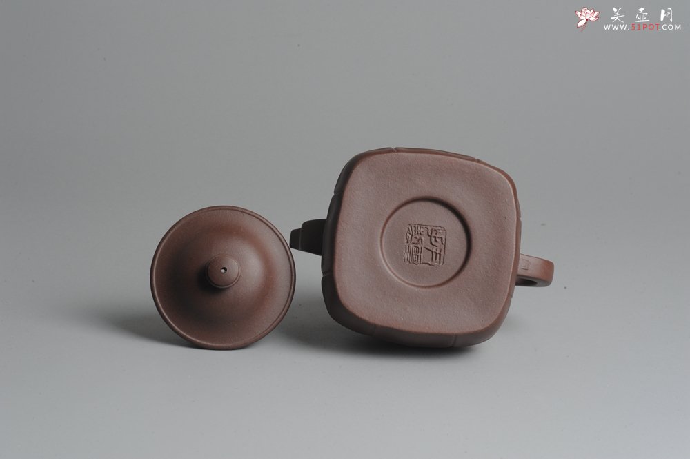 紫砂壶图片：美壶特惠 老紫泥莲灯壶 - 宜兴紫砂壶网