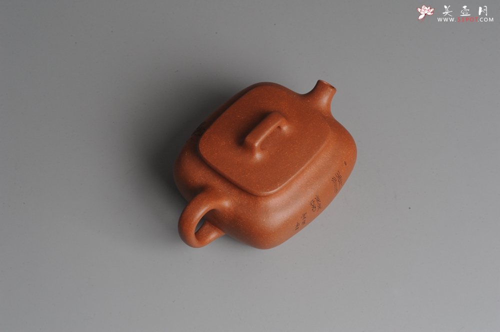 紫砂壶图片：美壶回馈 特惠小四方 一捺底 装饰文气 油润的降坡泥 - 宜兴紫砂壶网