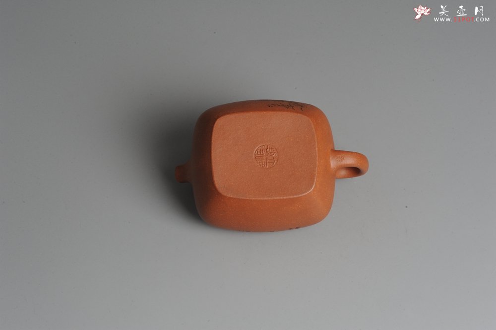 紫砂壶图片：美壶回馈 特惠小四方 一捺底 装饰文气 油润的降坡泥 - 宜兴紫砂壶网