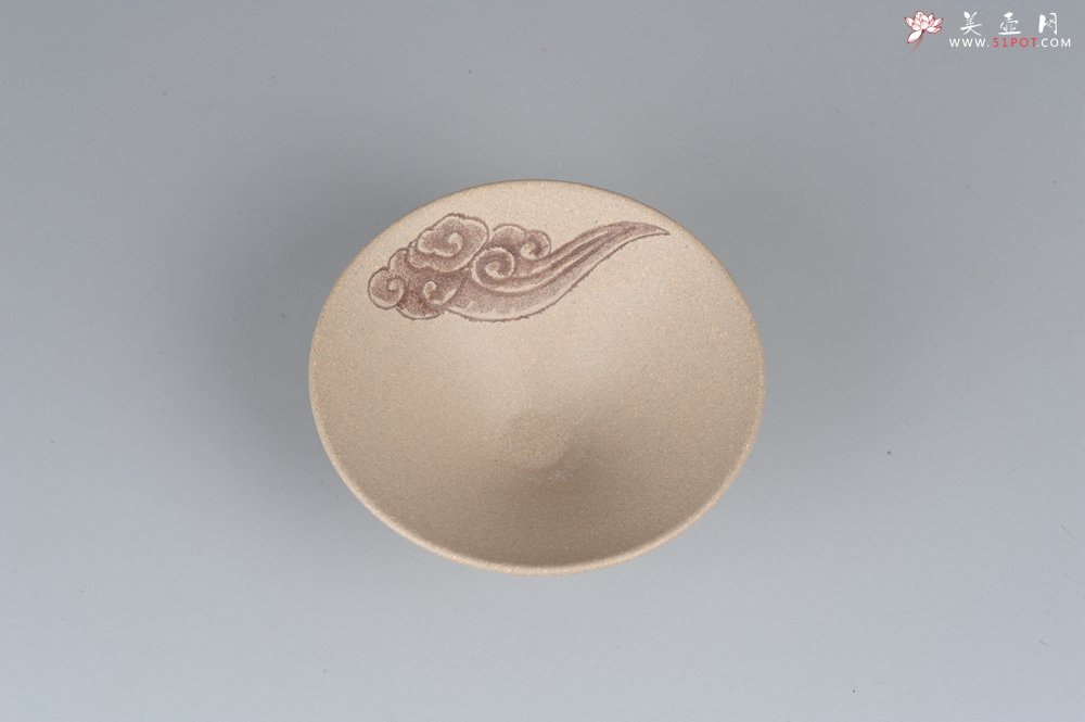 紫砂壶图片：美杯特惠 精品段泥斗笠杯 祥云文气好玩 - 宜兴紫砂壶网