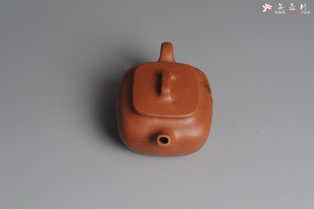 紫砂壶图片：美壶回馈 特惠小四方 一捺底 装饰文气 油润的降坡泥 - 宜兴紫砂壶网