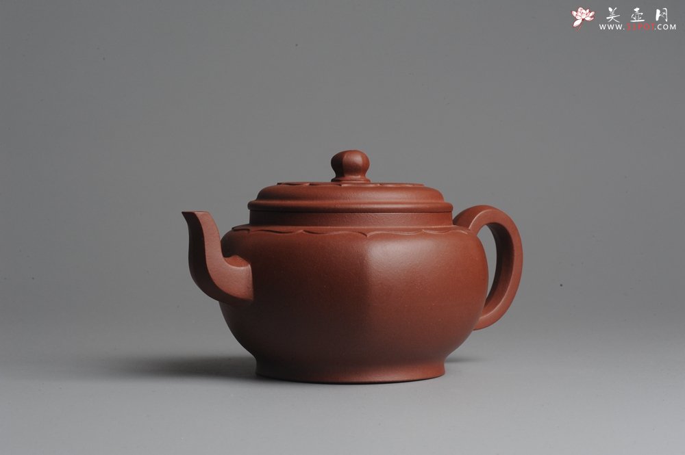 紫砂壶图片：美壶特惠 大气混方菱花 做工精湛 - 宜兴紫砂壶网