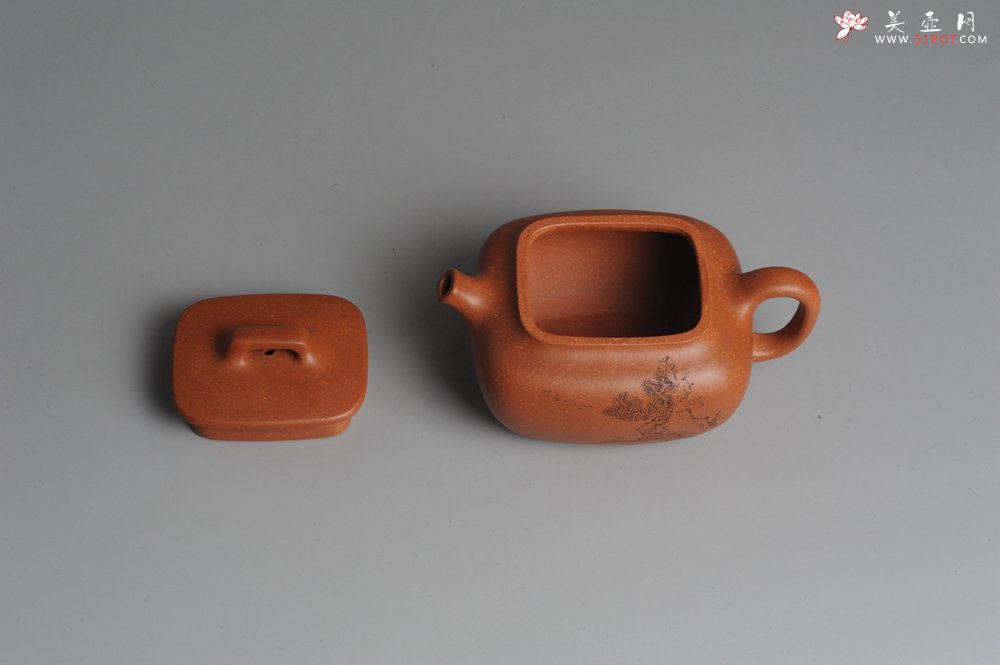 紫砂壶图片：美壶回馈 特惠小四方 一捺底 装饰文气 油润的降坡泥 - 宜兴紫砂壶网