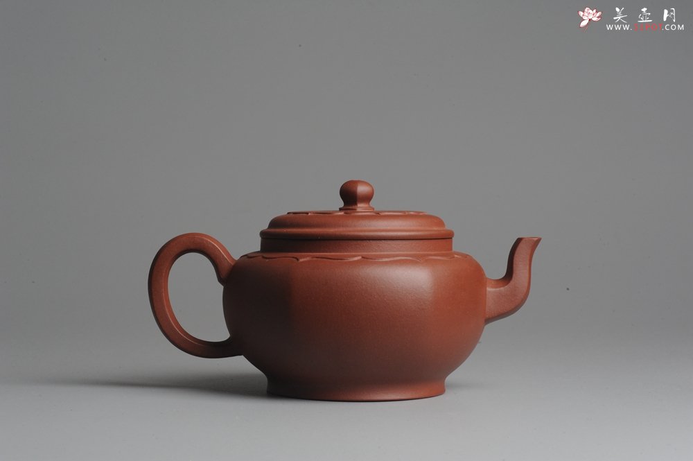 紫砂壶图片：美壶特惠 大气混方菱花 做工精湛 - 宜兴紫砂壶网