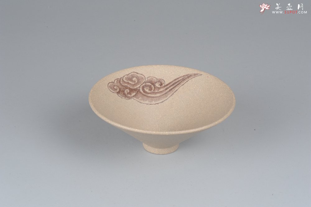 紫砂壶图片：美杯特惠 精品段泥斗笠杯 祥云文气好玩 - 宜兴紫砂壶网