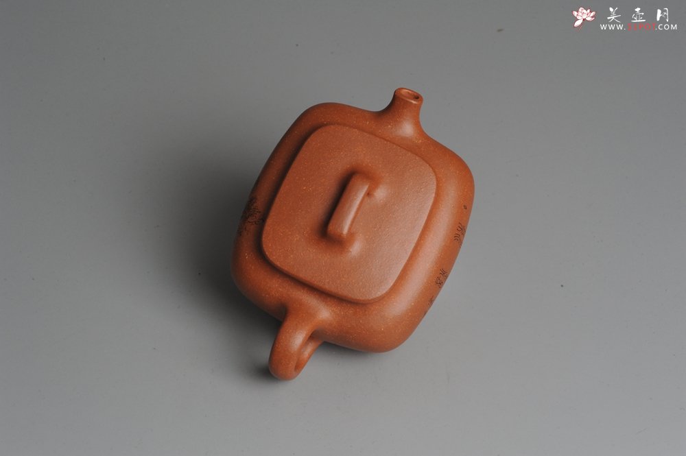 紫砂壶图片：美壶回馈 特惠小四方 一捺底 装饰文气 油润的降坡泥 - 宜兴紫砂壶网