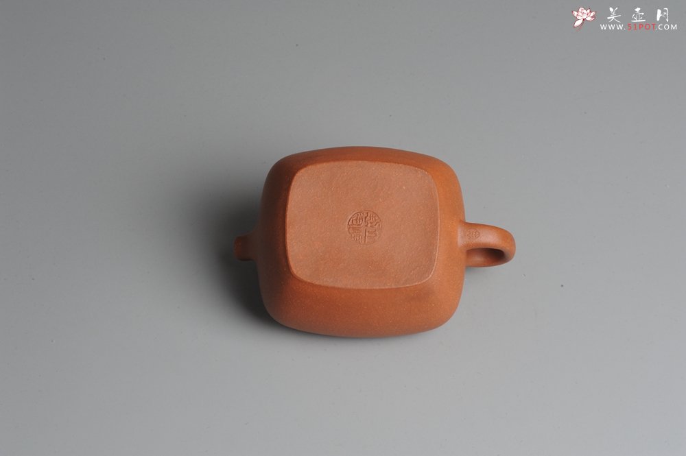 紫砂壶图片：美壶回馈 特惠小四方 一捺底 非常油润的降坡泥 - 宜兴紫砂壶网