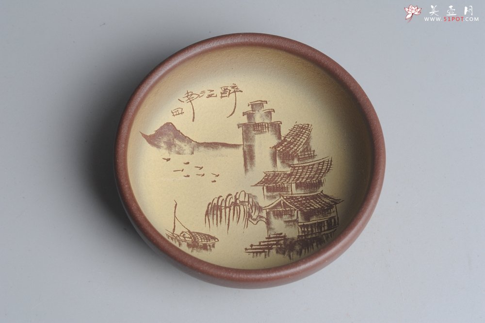 紫砂壶图片：美杯特惠 精品山水杯 醉江南 紫泥粉段泥 各不同^_^好玩 直径8.7cm - 宜兴紫砂壶网