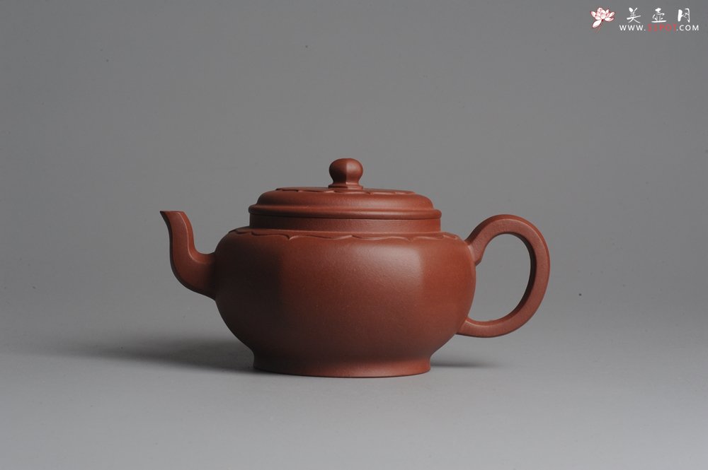 紫砂壶图片：美壶特惠 大气混方菱花 做工精湛 - 宜兴紫砂壶网