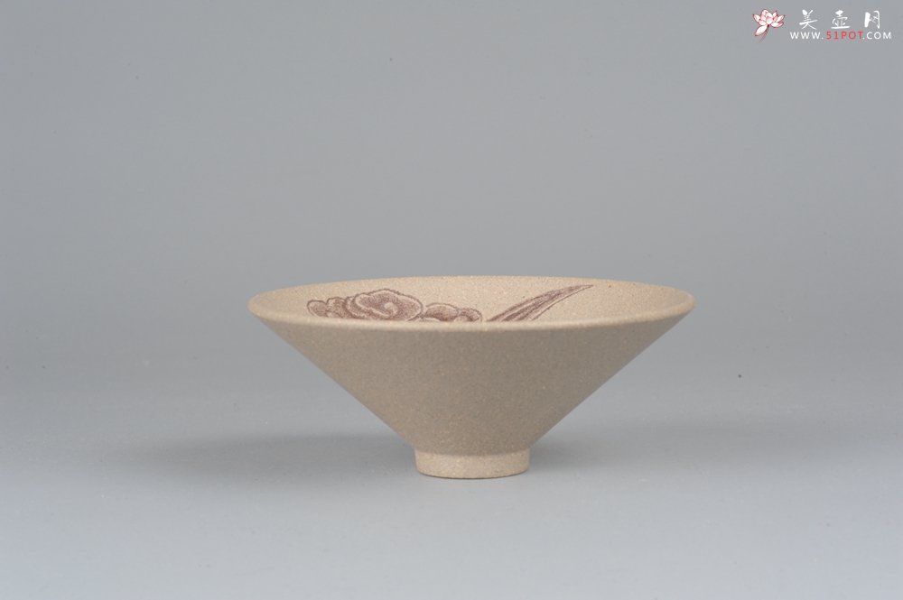 紫砂壶图片：美杯特惠 精品段泥斗笠杯 祥云文气好玩 - 宜兴紫砂壶网