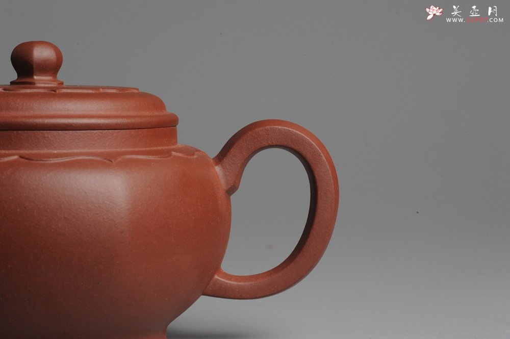 紫砂壶图片：美壶特惠 大气混方菱花 做工精湛 - 宜兴紫砂壶网