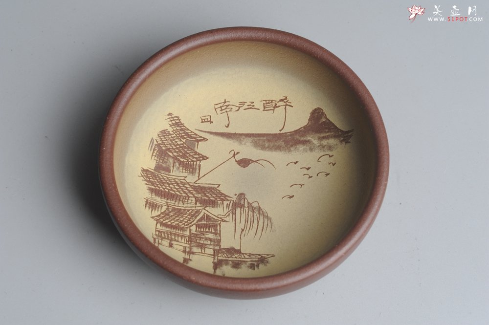 紫砂壶图片：美杯特惠 精品山水杯 醉江南 紫泥粉段泥 各不同^_^好玩 直径8.7cm - 宜兴紫砂壶网