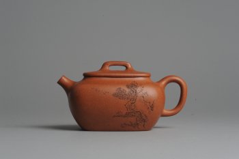 紫砂壶图片：美壶回馈 特惠小四方 一捺底 装饰文气 油润的降坡泥 - 宜兴紫砂壶网