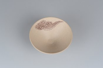 紫砂壶图片：美杯特惠 精品段泥斗笠杯 祥云文气好玩 - 宜兴紫砂壶网