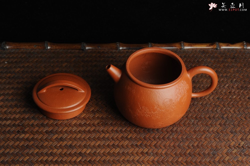 紫砂壶图片：优质赵庄朱泥全手工汉瓦 方健双刀文气装饰悟道罗汉图 - 宜兴紫砂壶网