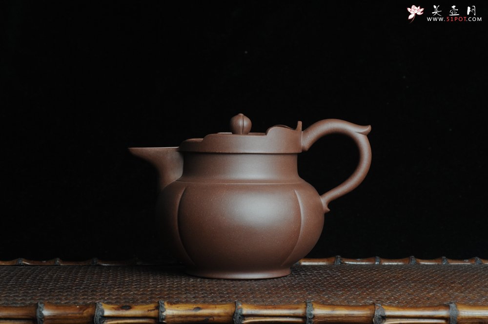 紫砂壶图片：饱满浑厚 全手僧帽 精工佳作 嵌盖难度大 - 宜兴紫砂壶网