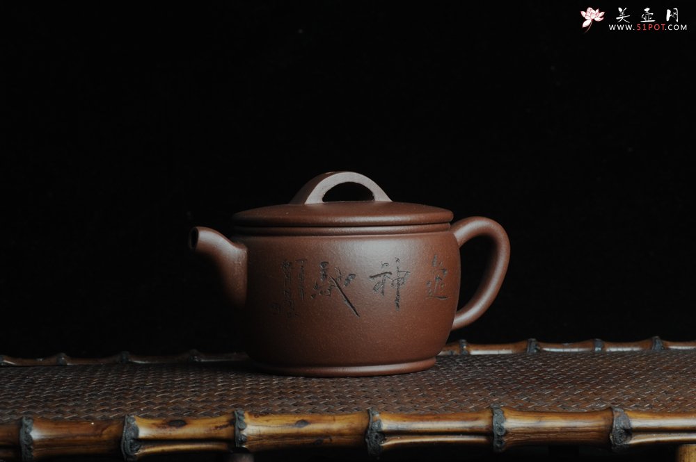 紫砂壶图片：美壶特惠 优质紫泥清仙汉瓦 陈俊儒精心装饰 文气十足 - 宜兴紫砂壶网