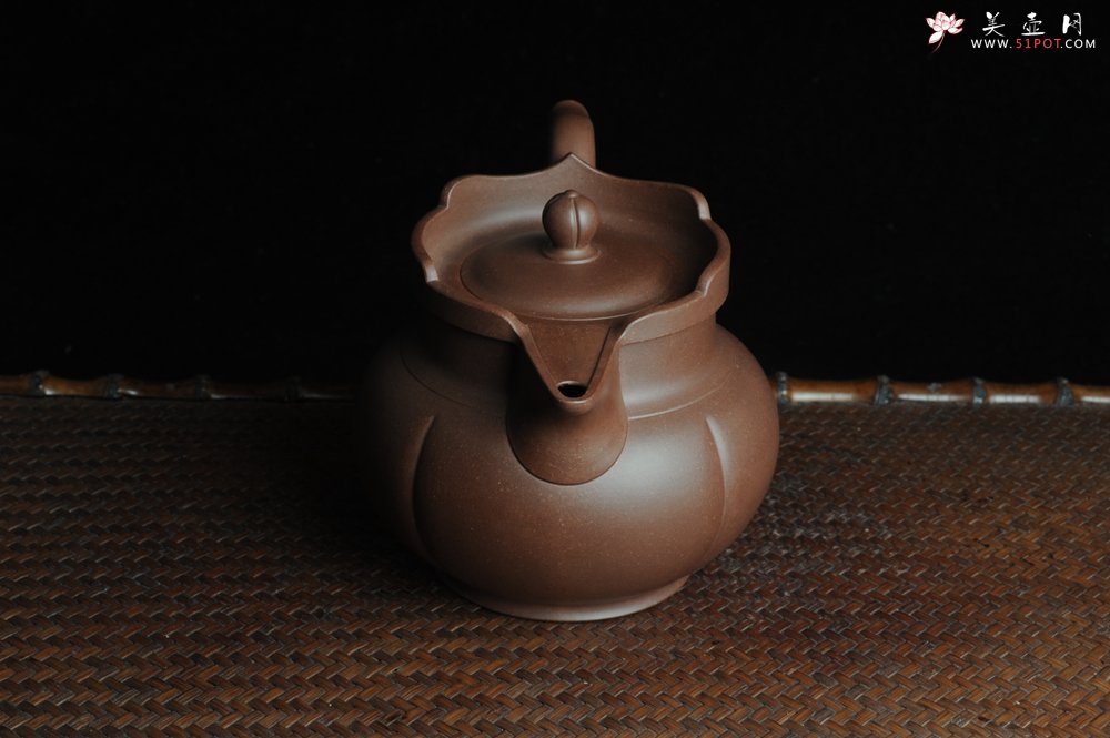 紫砂壶图片：饱满浑厚 全手僧帽 精工佳作 嵌盖难度大 - 宜兴紫砂壶网