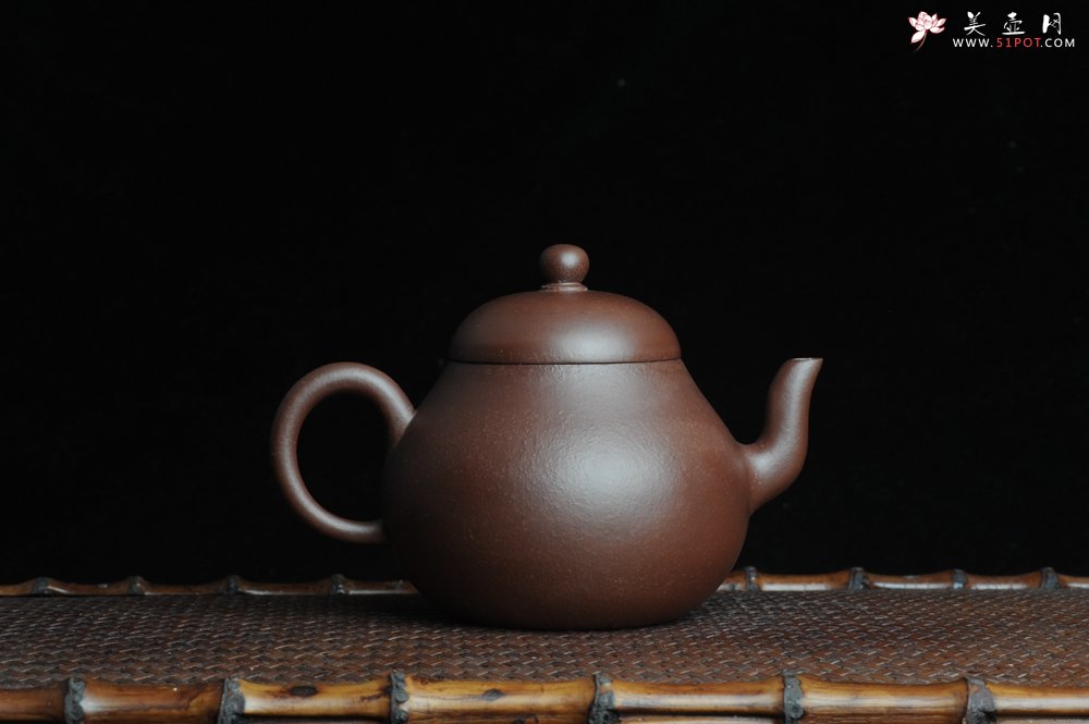 紫砂壶图片：美壶特惠 全手工精品秀雅高梨形 装饰兰草 - 宜兴紫砂壶网