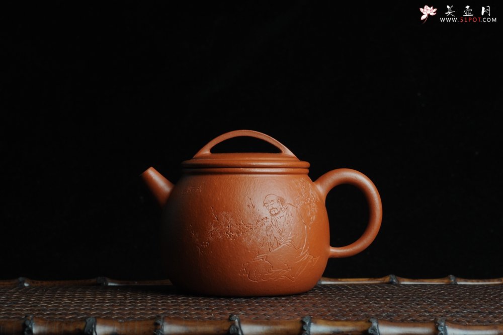 紫砂壶图片：优质赵庄朱泥全手工汉瓦 方健双刀文气装饰悟道罗汉图 - 宜兴紫砂壶网