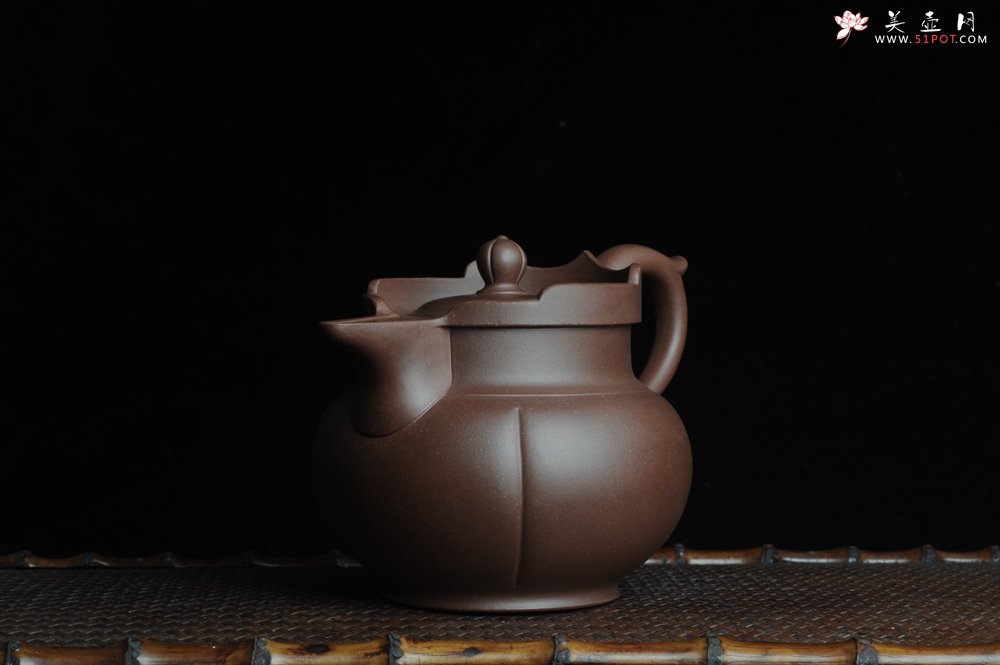 紫砂壶图片：饱满浑厚 全手僧帽 精工佳作 嵌盖难度大 - 宜兴紫砂壶网