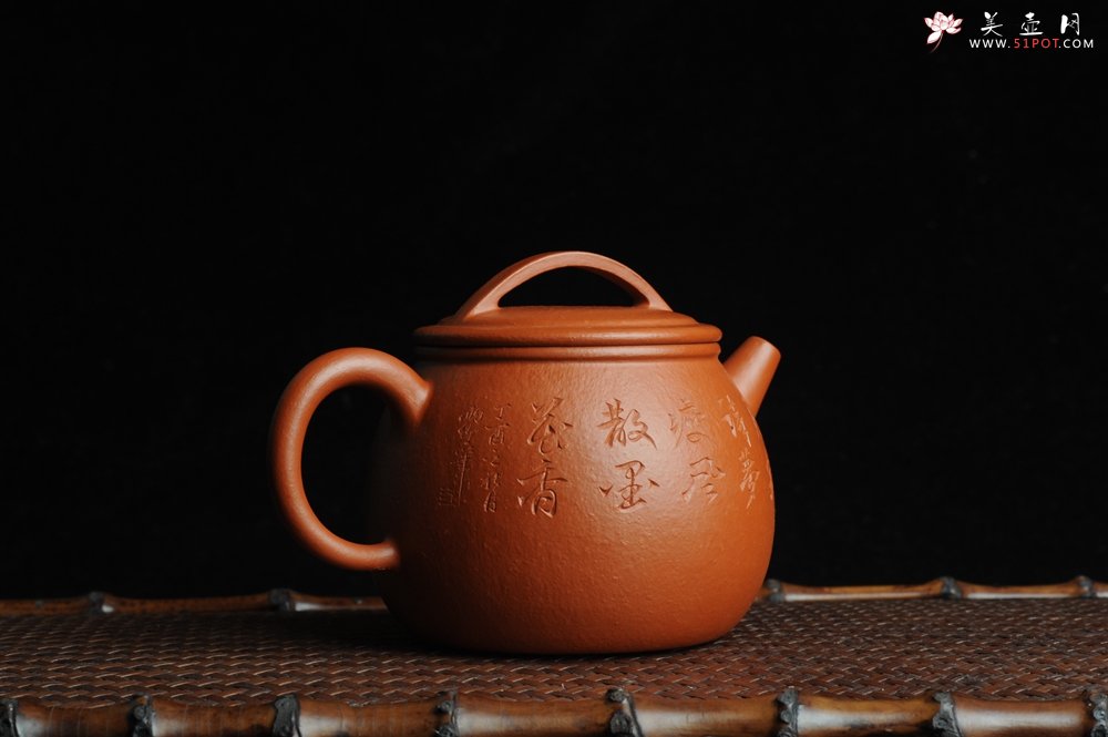 紫砂壶图片：优质赵庄朱泥全手工汉瓦 方健双刀文气装饰悟道罗汉图 - 宜兴紫砂壶网